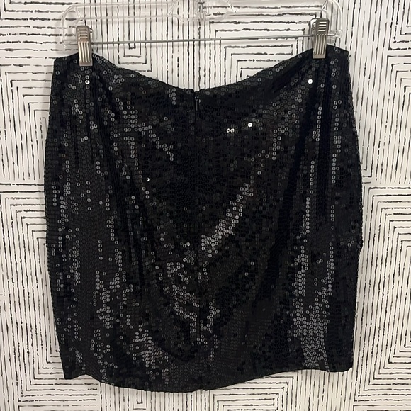 Black sequin skirt-perfect for holidays! - Picture 2 of 6